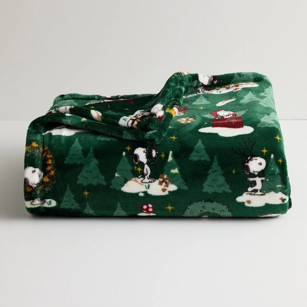 NEW PEANUTS SNOOPY CHRISTMAS HOLIDAY SOFT THROW BLANKET THE BIG ONE 5X6 FT NWT